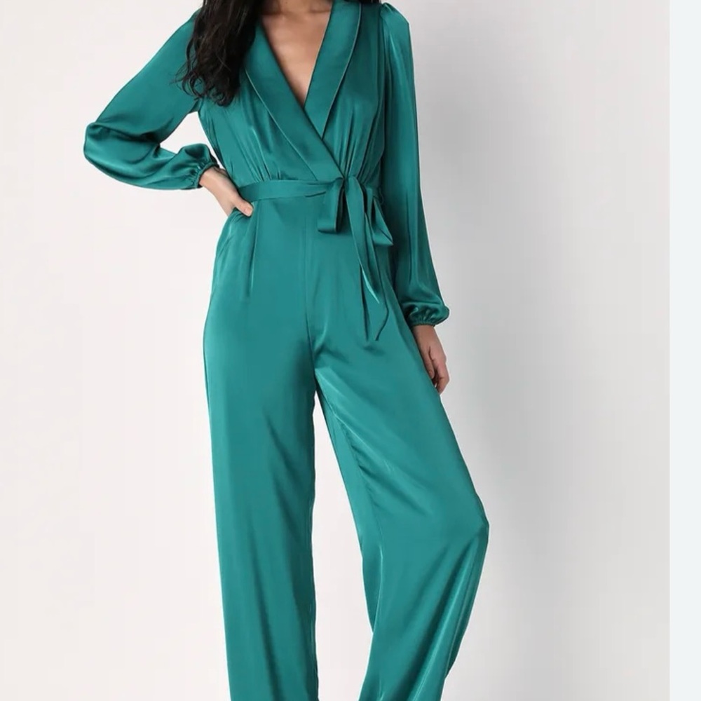 Lulu's Green Wrap-Style Jumpsuit. No tie